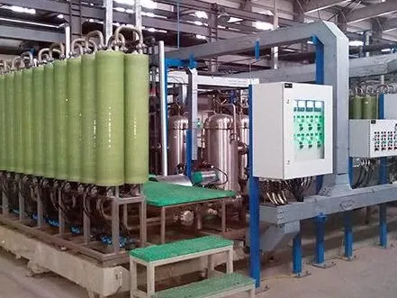 DTRO (Disc Tube Reverse Osmosis) — Deretan modul DTRO bertekanan tinggi pada rangka baja di ruang pengolahan