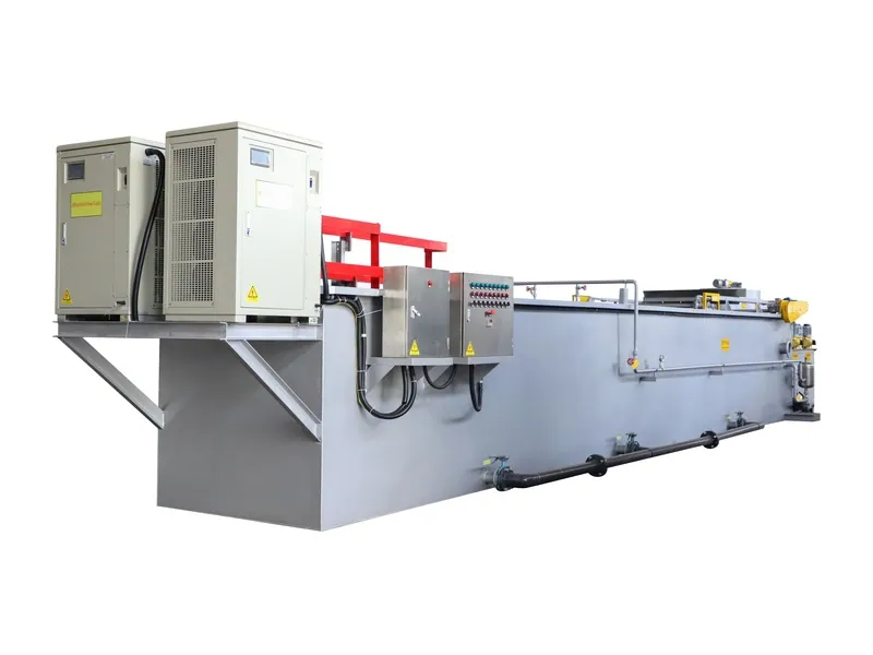 Electro-coagulation DAF (EC+DAF) — Sistem Electro-coagulation DAF: panel catu daya elektrolisis di ujung unit, menyatu dengan bak flotasi udara
